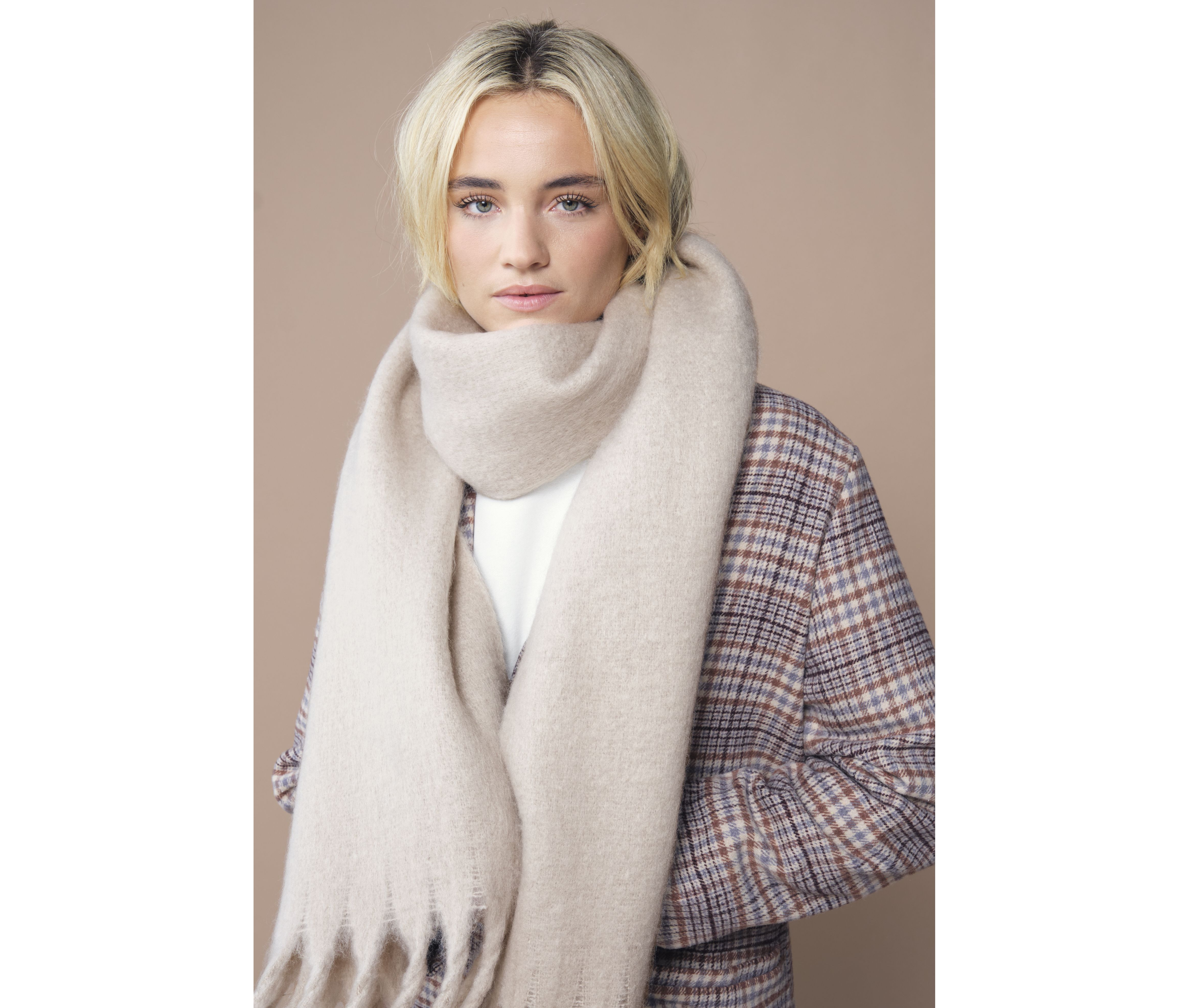 FLUFFY SCARF